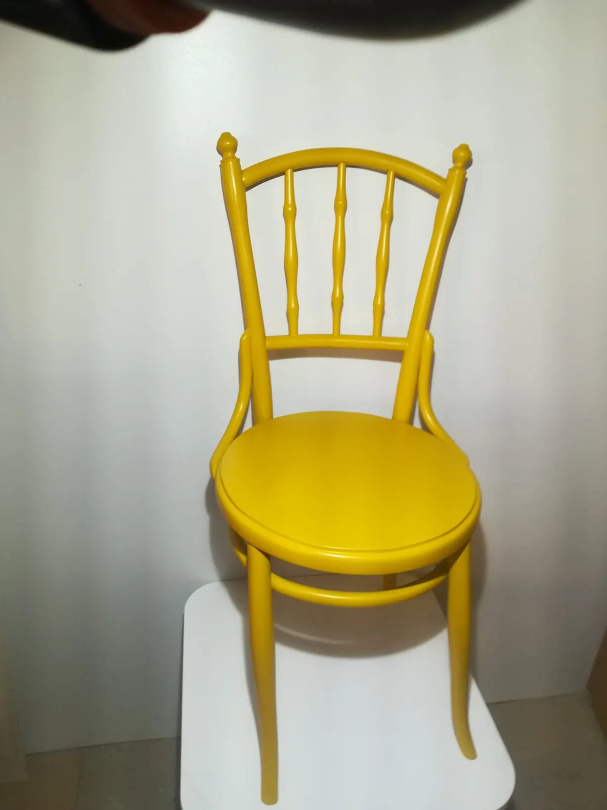 Scaun Thonet recondiționat, vopsit galben